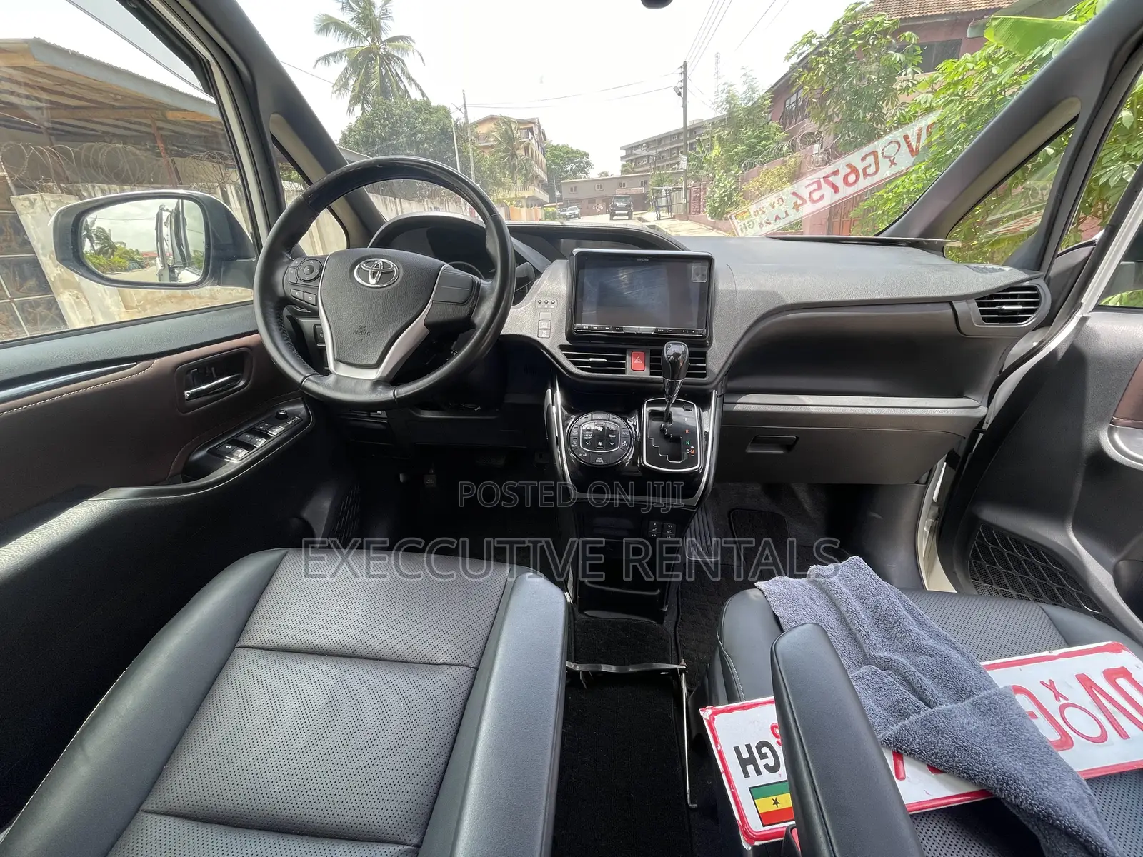 Toyota Esquire 2015 White