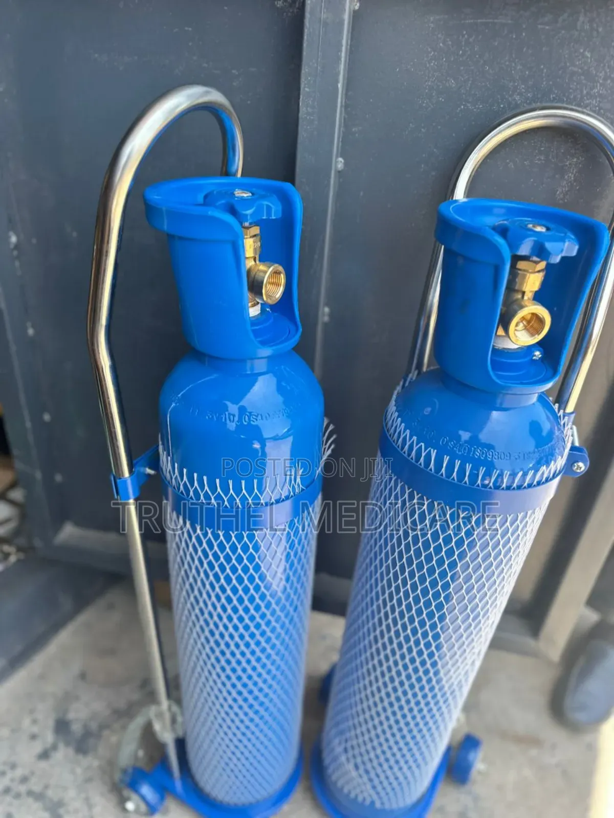 Oxygen Cylinder 10litres (With Trolley Regulator)