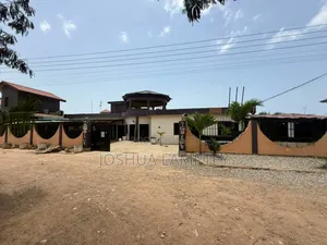10bdrm House in Marchant Hill Estate for sale