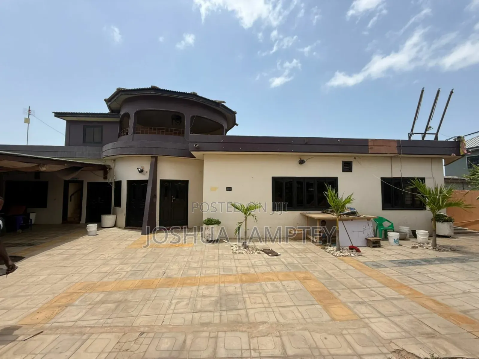 10bdrm House in Marchant Hill Estate for sale