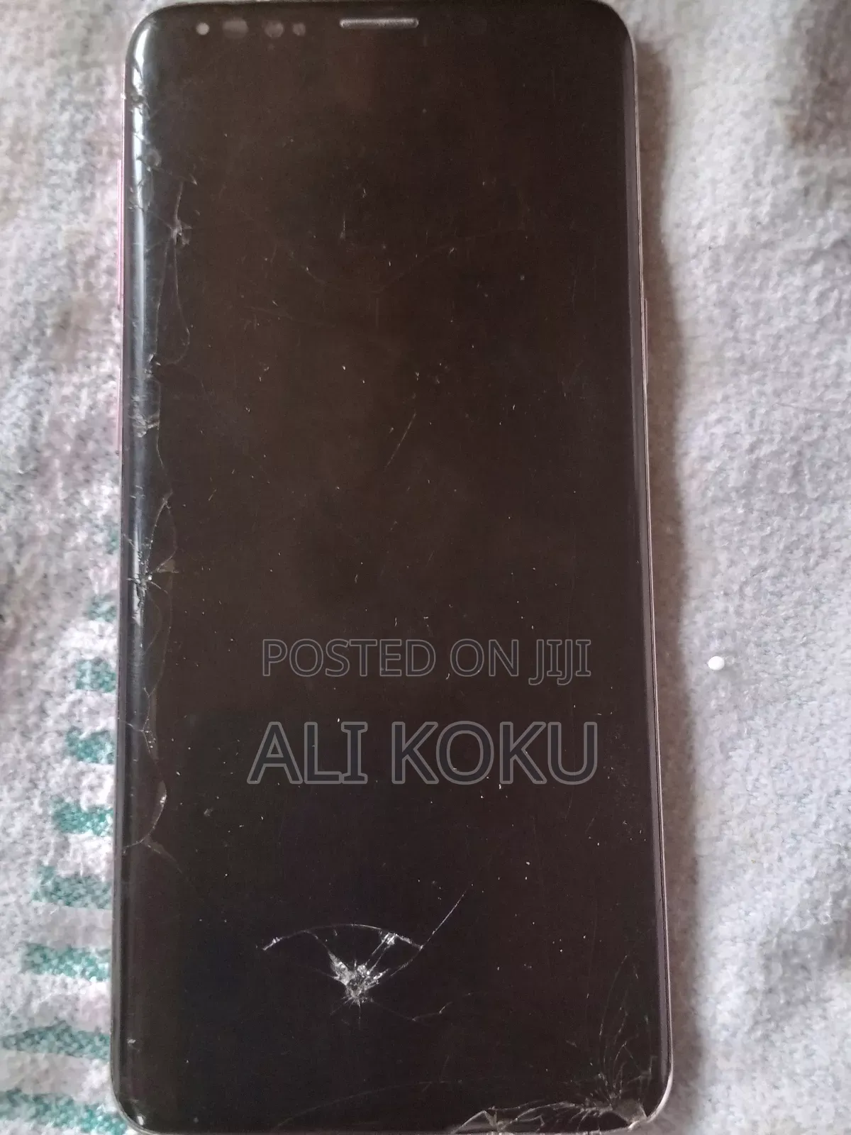Samsung S9 Screen. With Small Crack