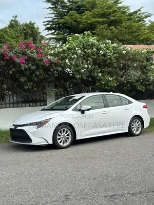Toyota Corolla LE 2021 White
