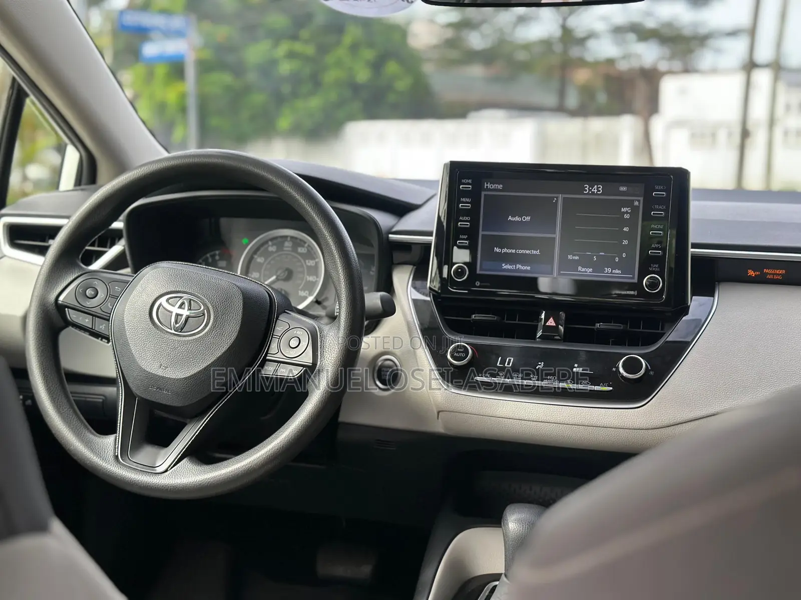 Toyota Corolla LE 2021 White