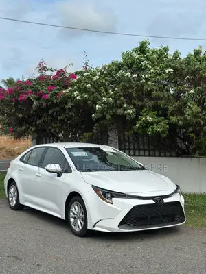 Toyota Corolla LE 2021 White