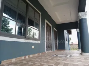 6bdrm House in Brother K Estate, Kumasi Metropolitan for sale