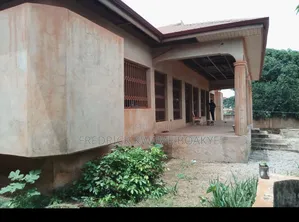 7bdrm House in Brother K Estate, Kumasi Metropolitan for sale