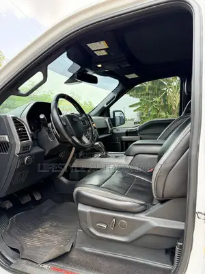 Ford F-150 Raptor 4x4 SuperCrew Cab Styleside 5.5 ft. box 145 in. WB