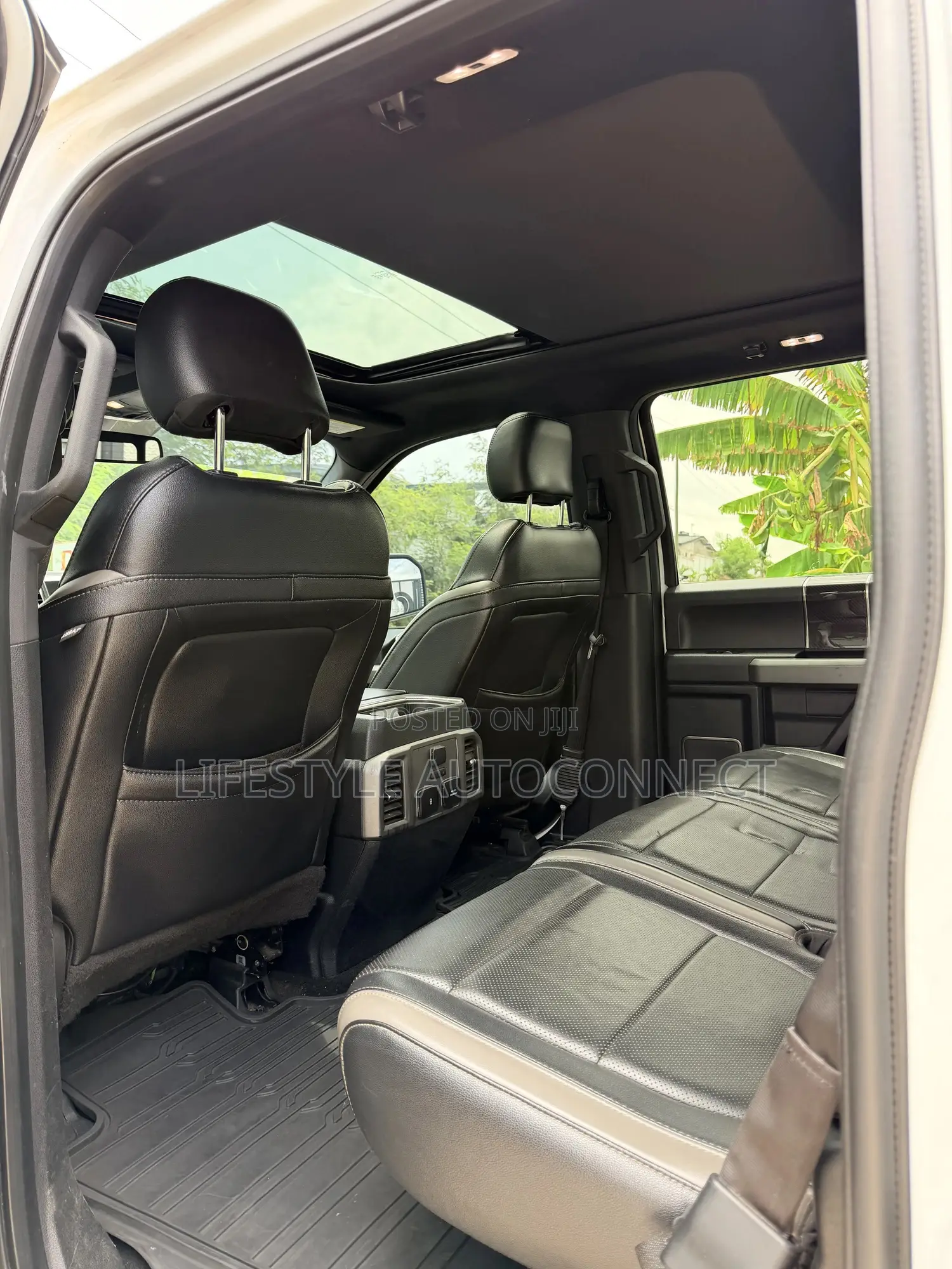 Ford F-150 Raptor 4x4 SuperCrew Cab Styleside 5.5 ft. box 145 in. WB