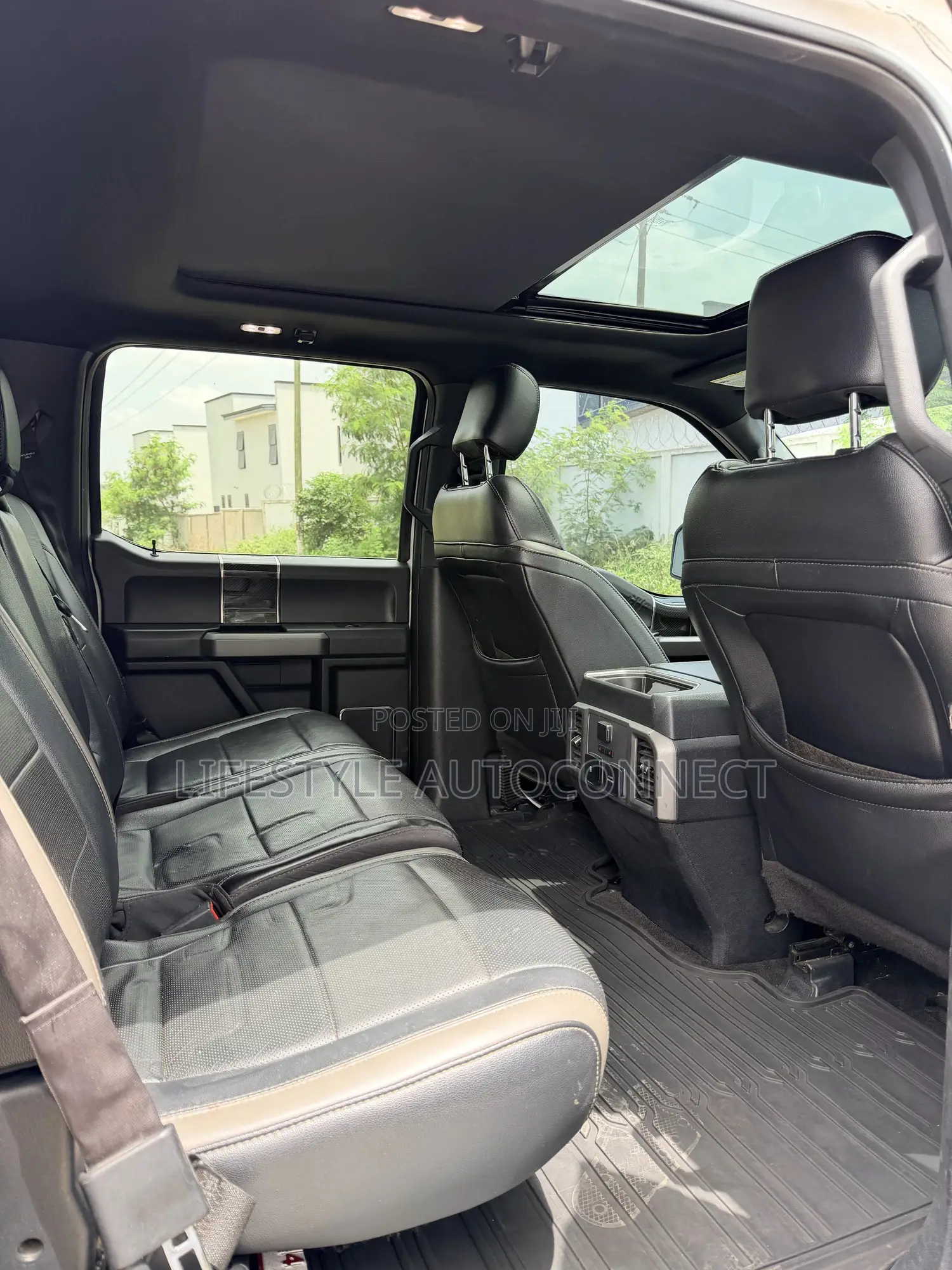 Ford F-150 Raptor 4x4 SuperCrew Cab Styleside 5.5 ft. box 145 in. WB