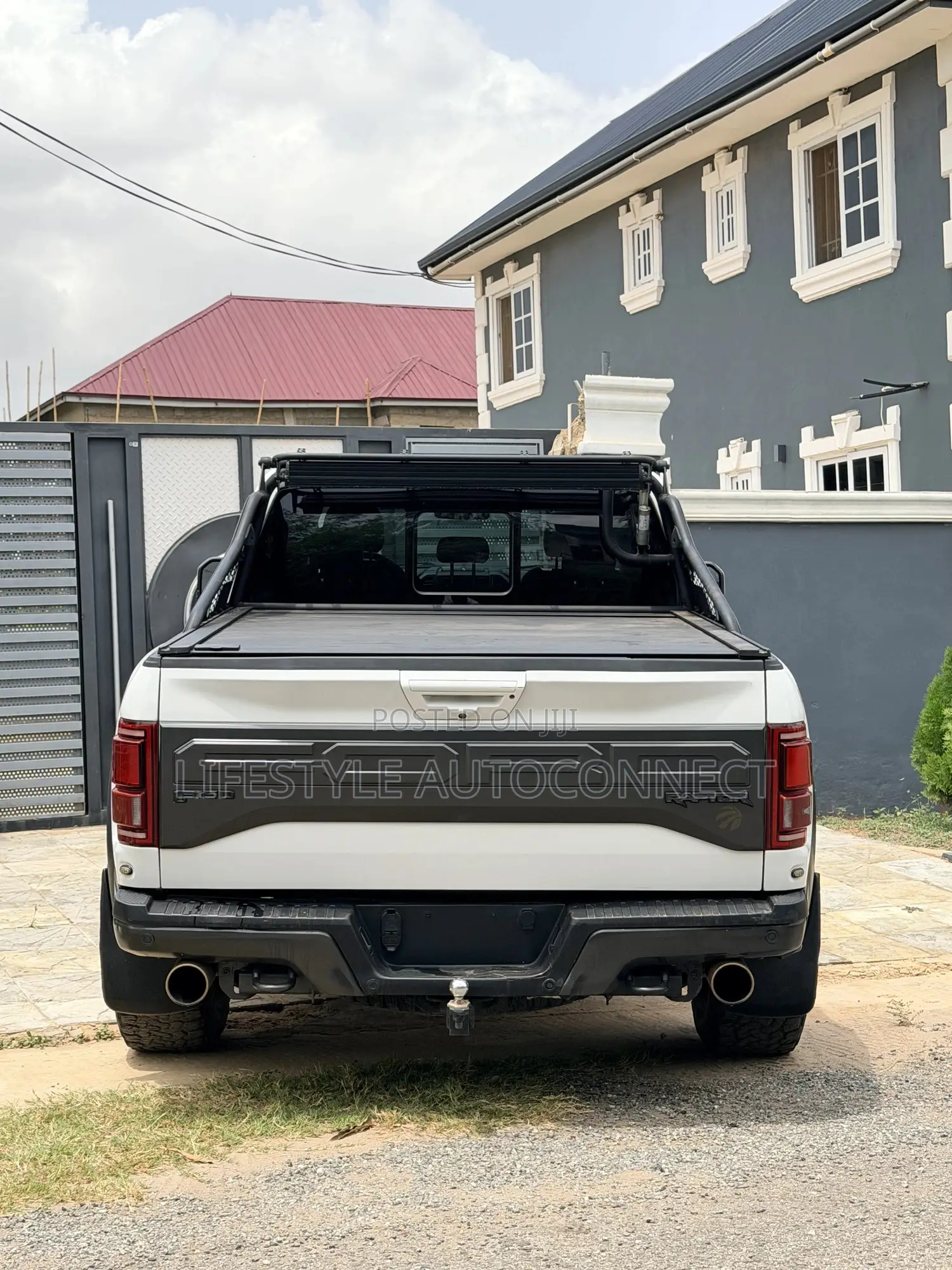 Ford F-150 Raptor 4x4 SuperCrew Cab Styleside 5.5 ft. box 145 in. WB