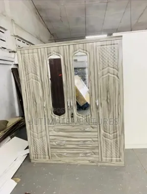 Modern 4-Door Wardrobe With Mirrors and Drawers