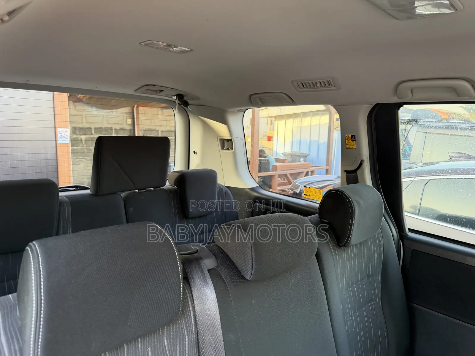Toyota Voxy 2013 Off white