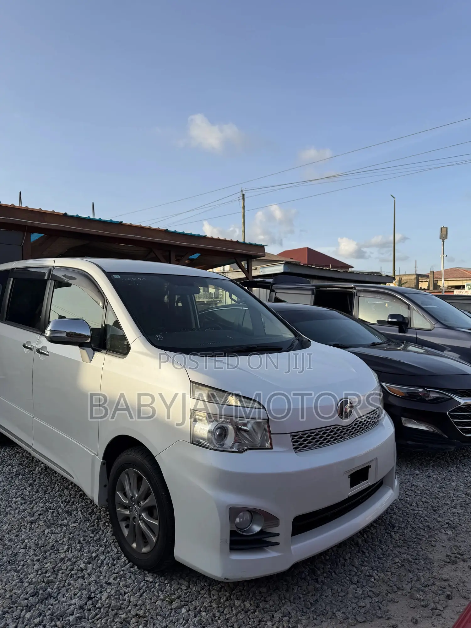 Toyota Voxy 2013 Off white