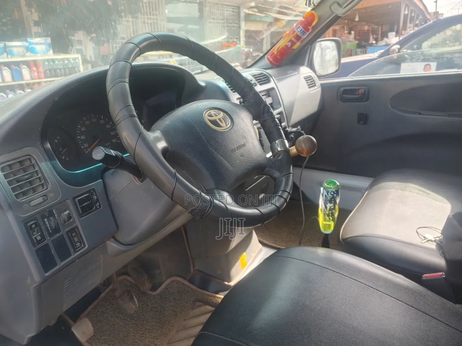 Toyota HiAce 2010 White
