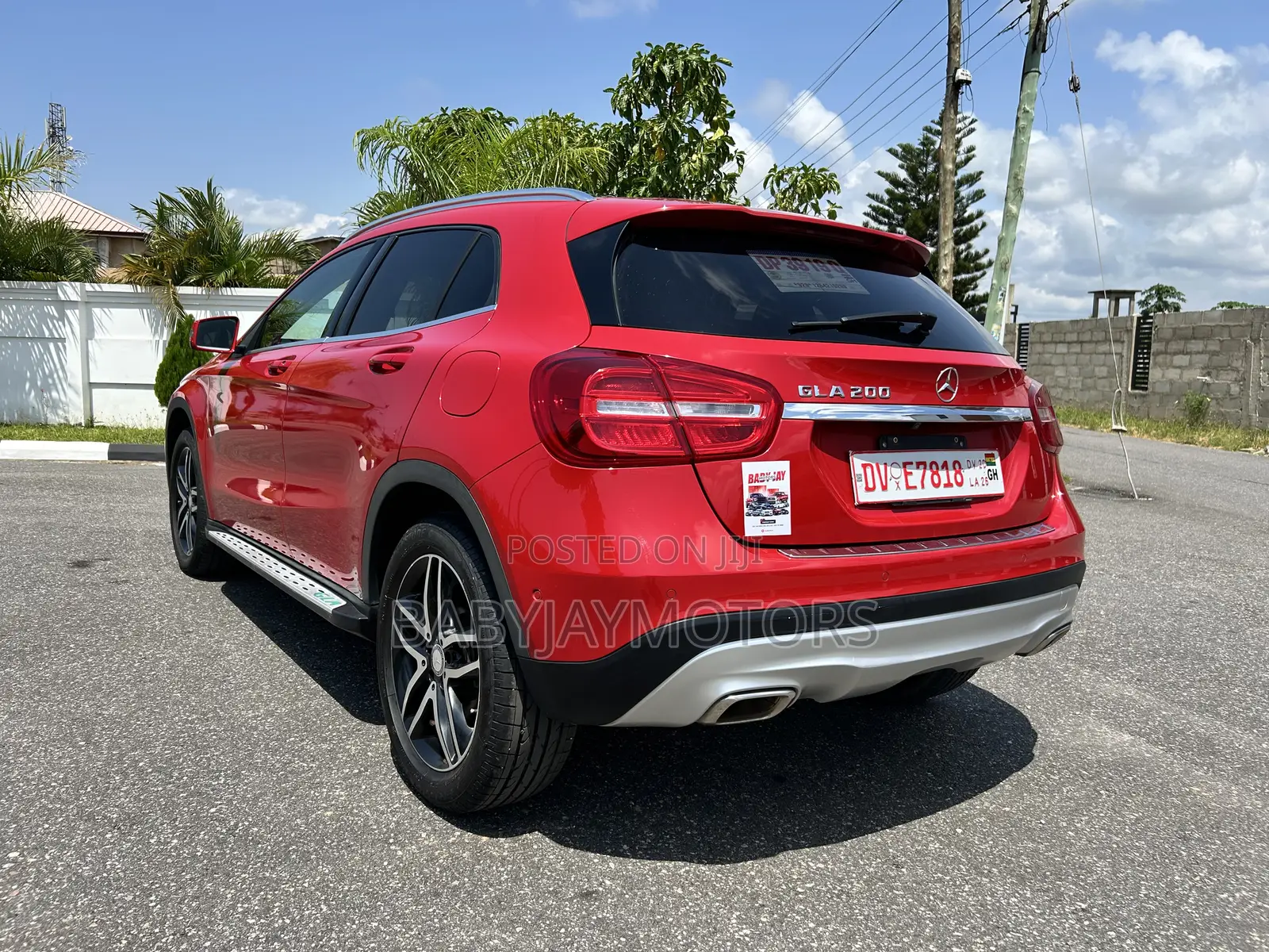 Mercedes-Benz GLA-Class GLA200 Sport Utility 4-Door (2.0L, 4cyl Turbo)