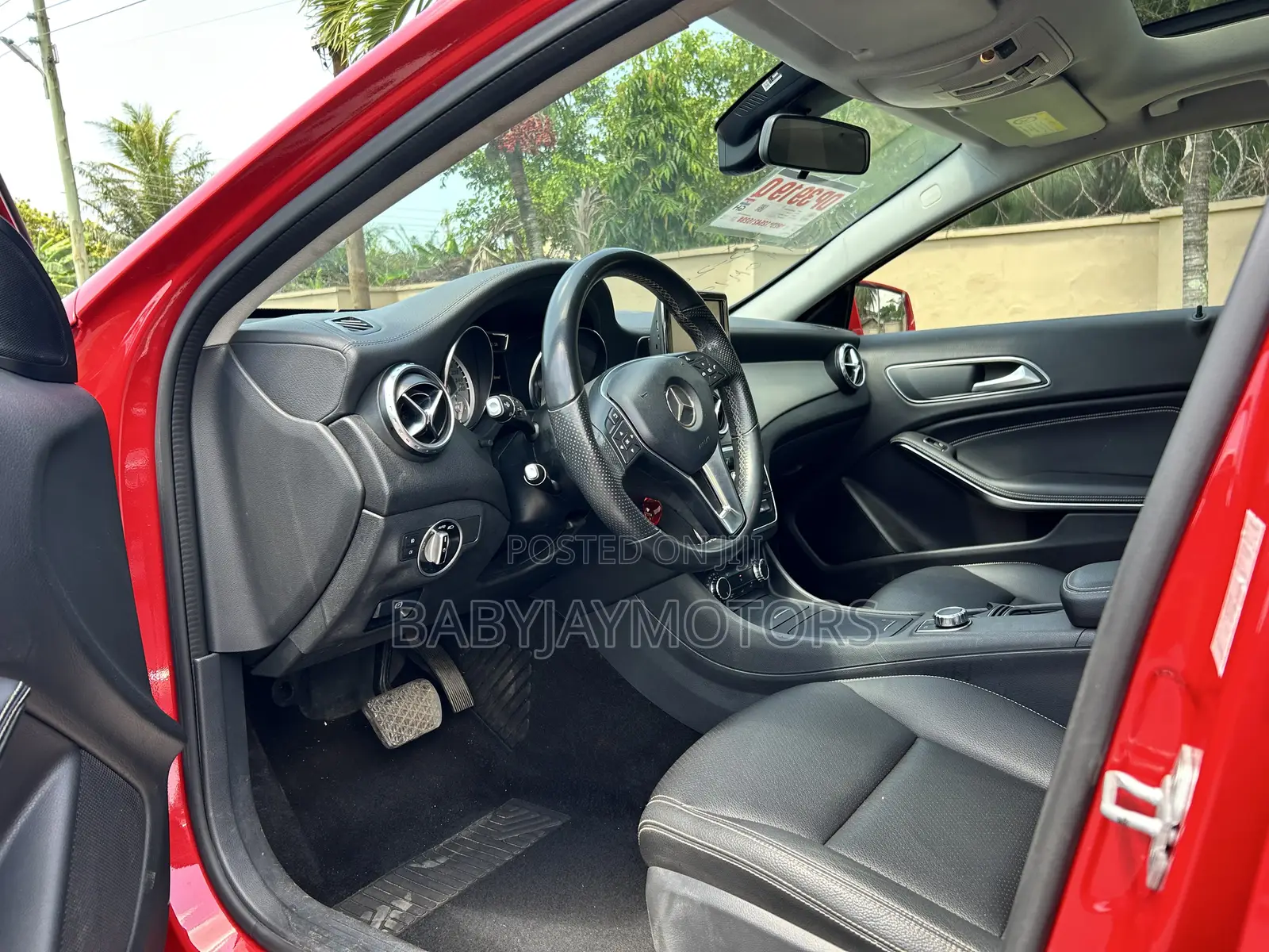 Mercedes-Benz GLA-Class GLA200 Sport Utility 4-Door (2.0L, 4cyl Turbo)
