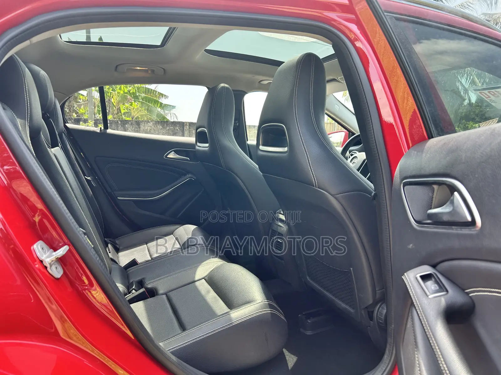 Mercedes-Benz GLA-Class GLA200 Sport Utility 4-Door (2.0L, 4cyl Turbo)