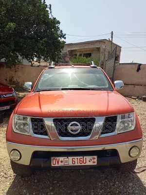 Nissan Frontier 2011 Orange
