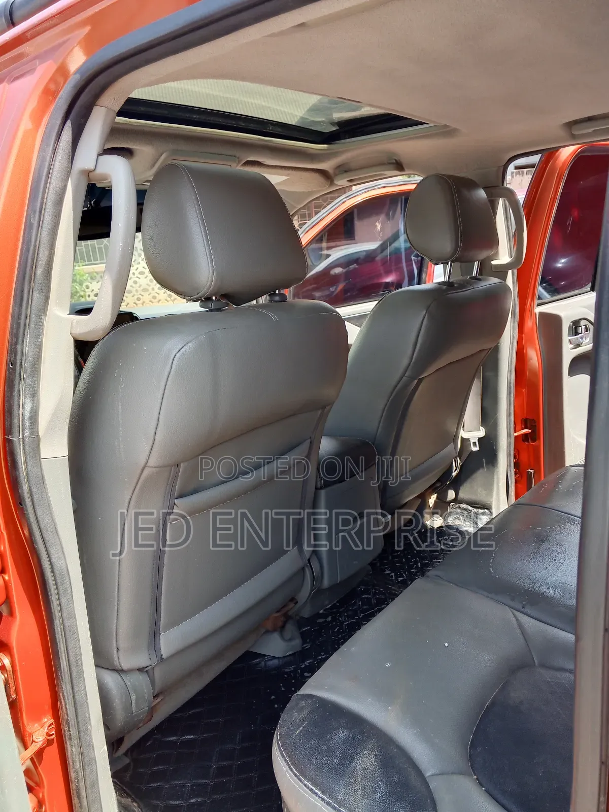 Nissan Frontier 2011 Orange