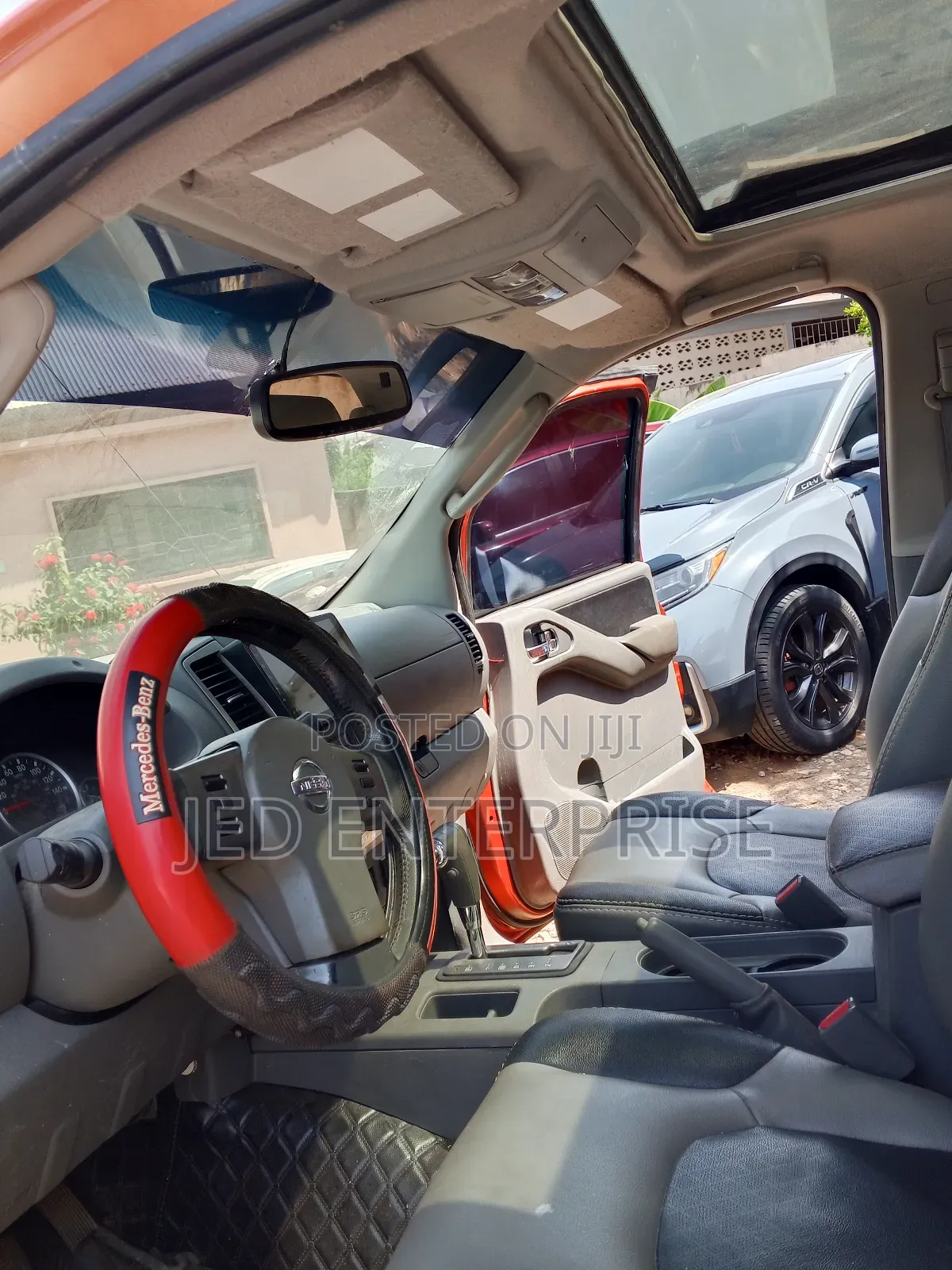 Nissan Frontier 2011 Orange