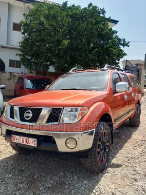 Nissan Frontier 2011 Orange