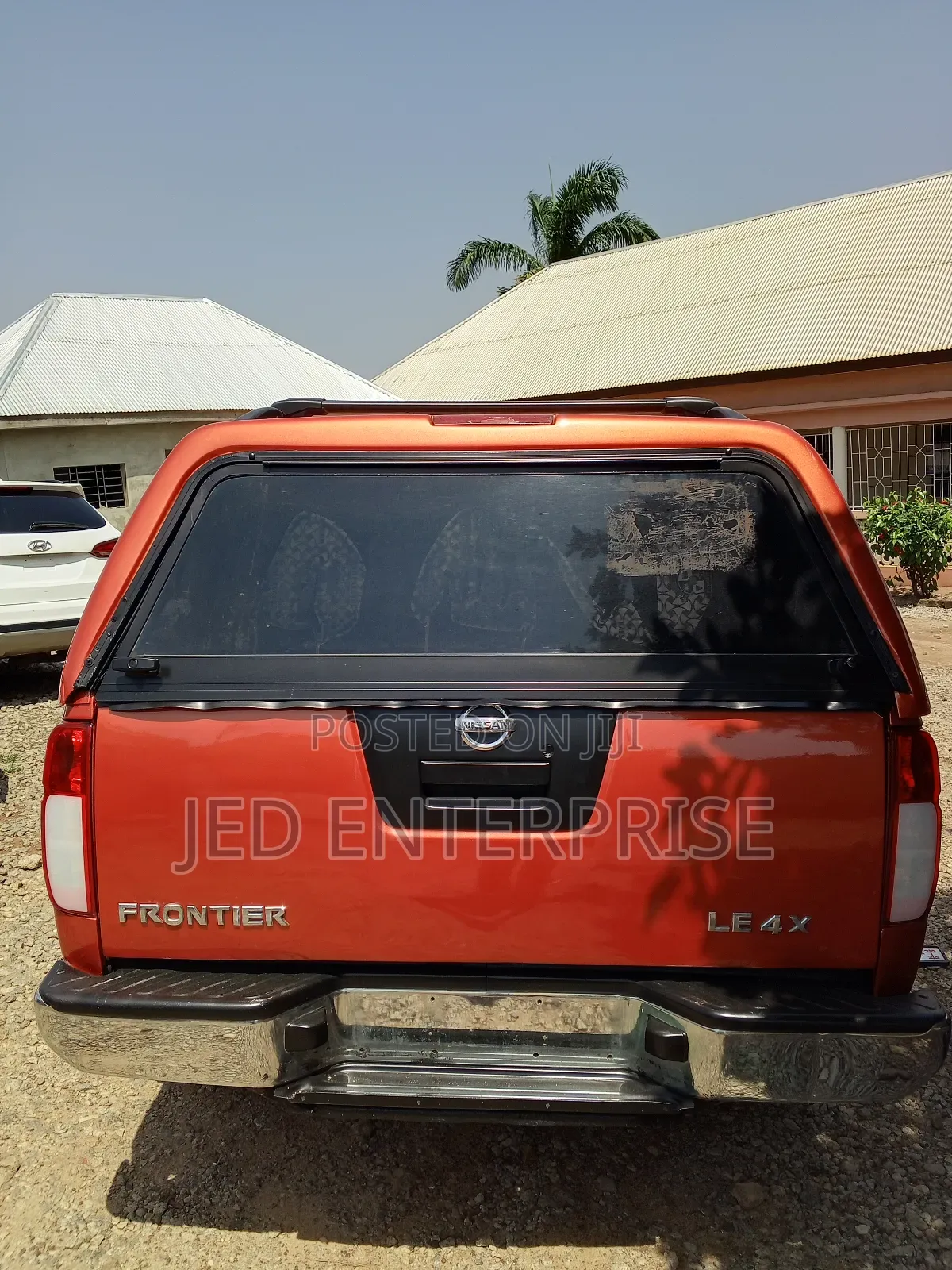 Nissan Frontier 2011 Orange