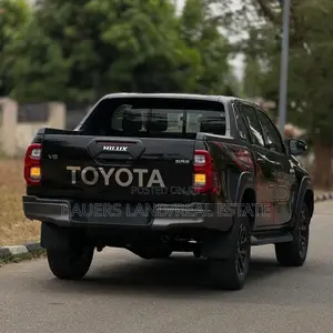 New Toyota Hilux 2025 Black
