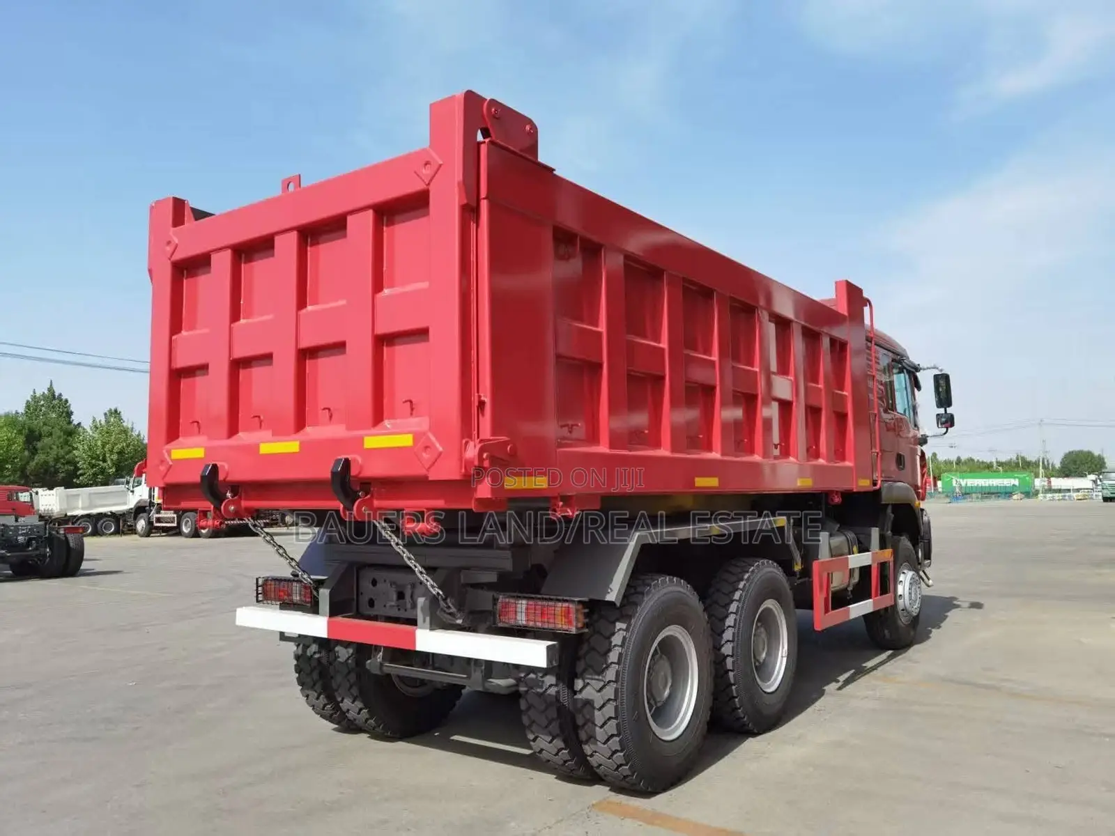 Sinotruk Howo 8*4tx Heavy-Duty Truck, 2025 Red