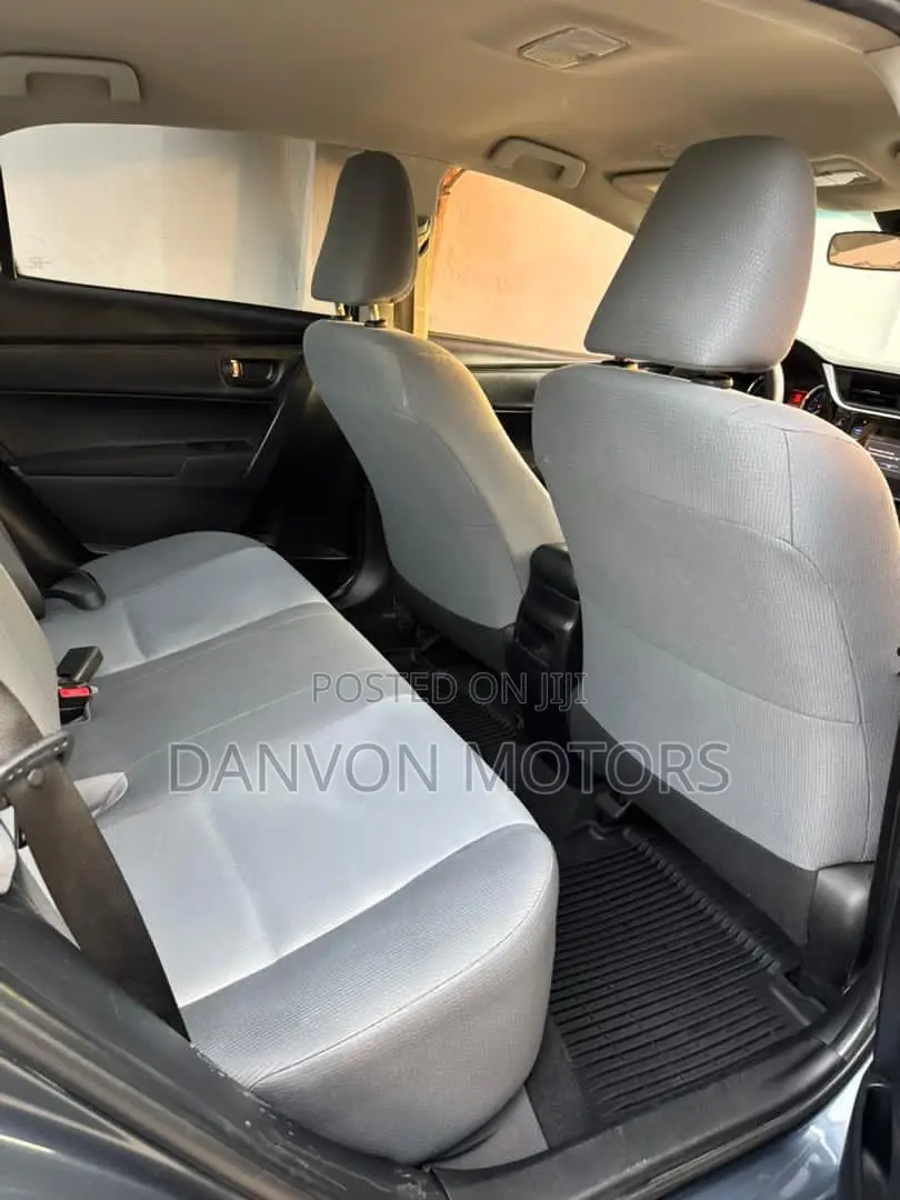 Toyota Corolla LE (1.8L 4cyl 2A) 2019 Gray