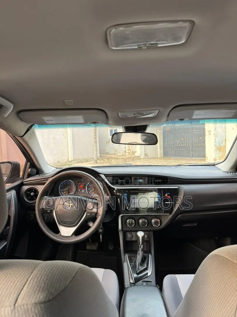 Toyota Corolla LE (1.8L 4cyl 2A) 2019 Gray