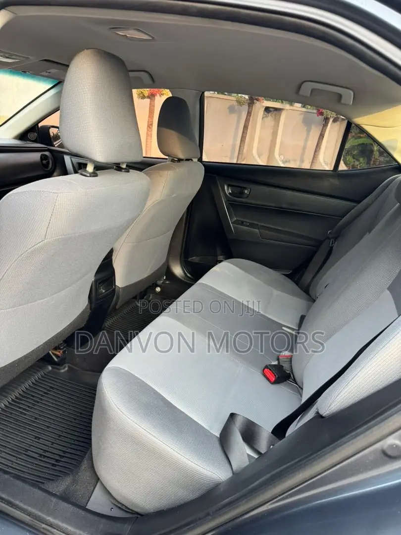 Toyota Corolla LE (1.8L 4cyl 2A) 2019 Gray