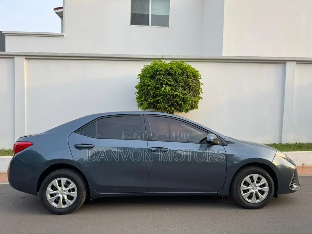 Toyota Corolla LE (1.8L 4cyl 2A) 2019 Gray