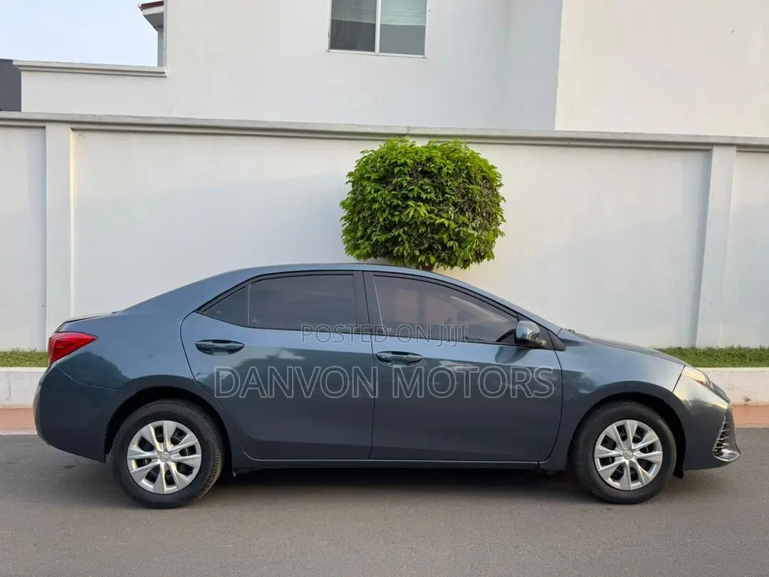 Toyota Corolla LE (1.8L 4cyl 2A) 2019 Gray