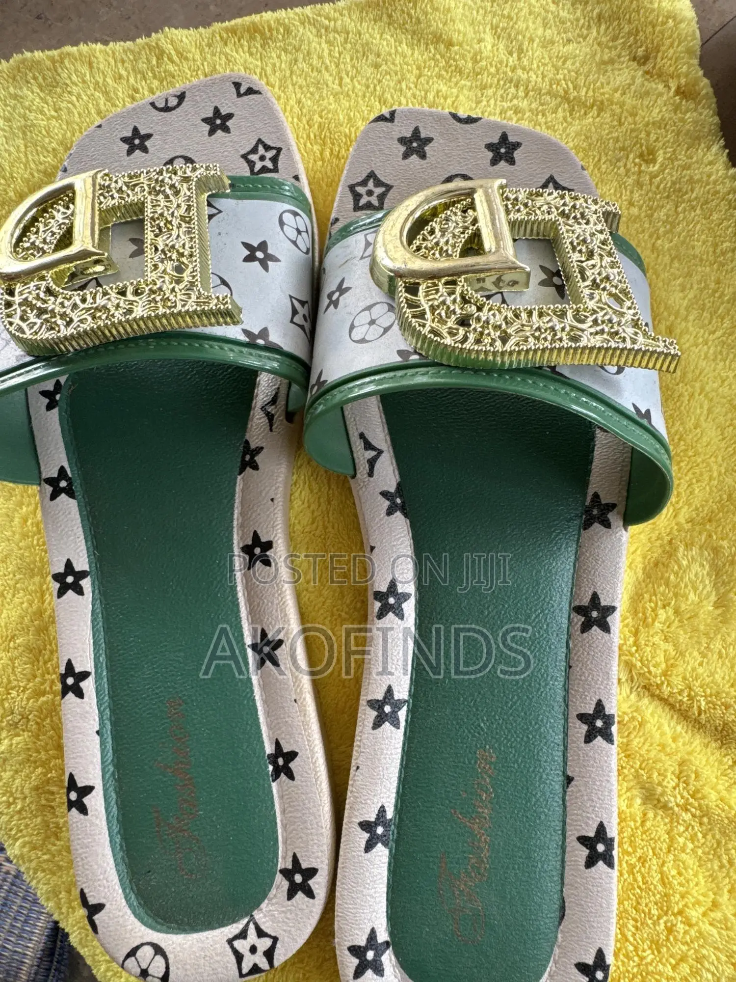 Ladies Slipper in Stock