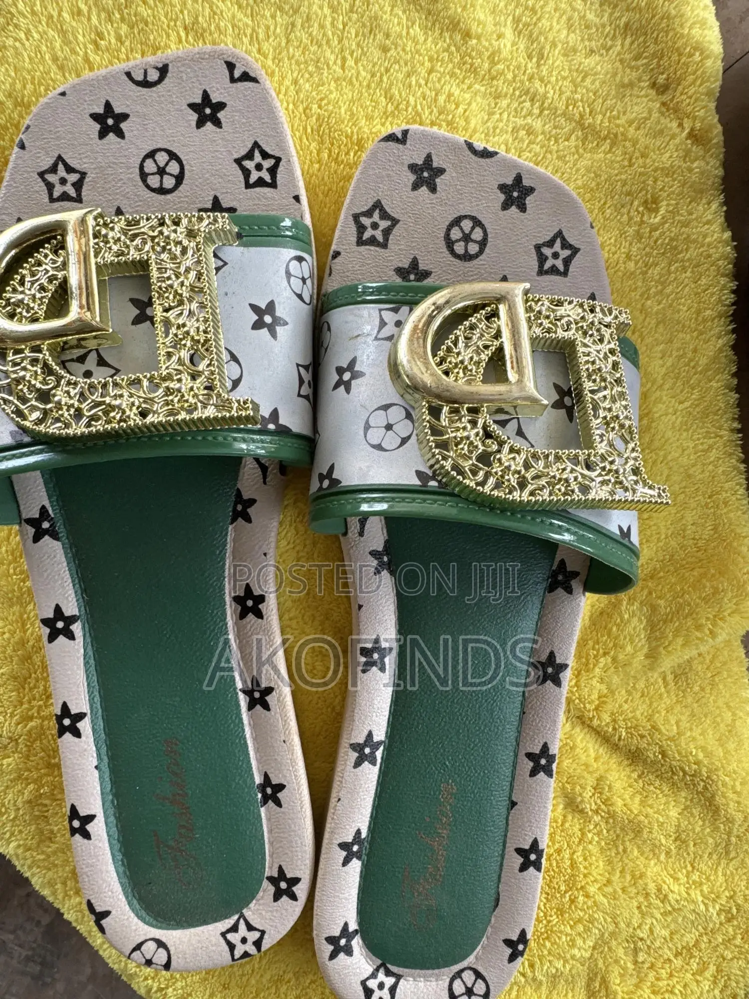 Ladies Slipper in Stock