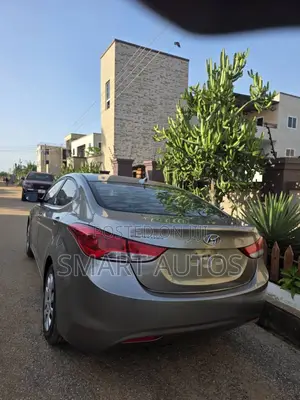 Hyundai Elantra GLS Sedan FWD (1.8L 4cyl 6A) 2013 Gray
