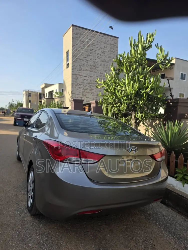 Hyundai Elantra GLS Sedan FWD (1.8L 4cyl 6A) 2013 Gray