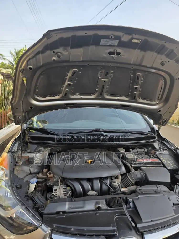 Hyundai Elantra GLS Sedan FWD (1.8L 4cyl 6A) 2013 Gray