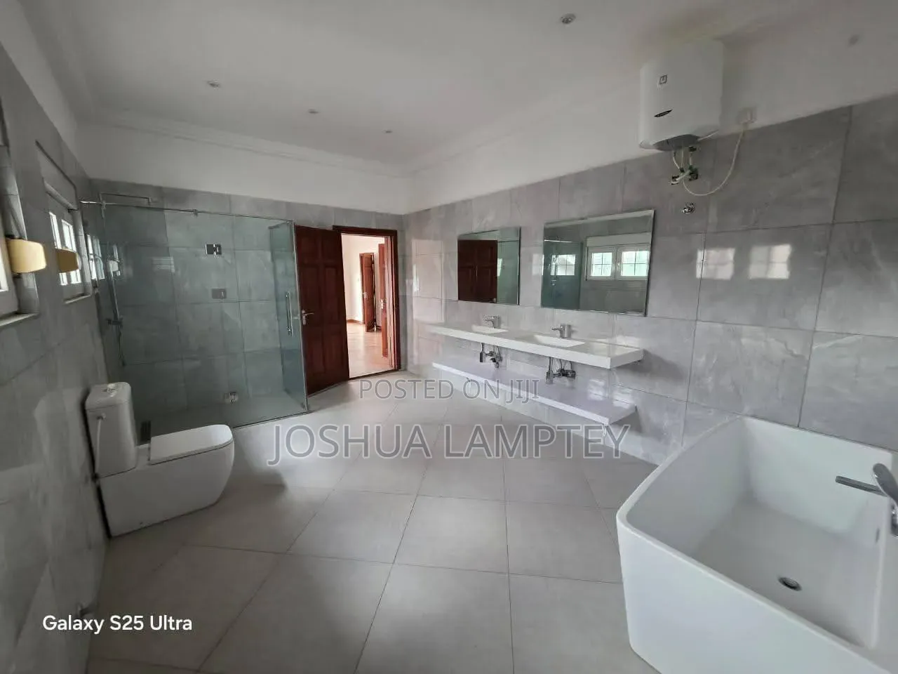 5bdrm House in East Legon Estate, Boundary Road Area for rent