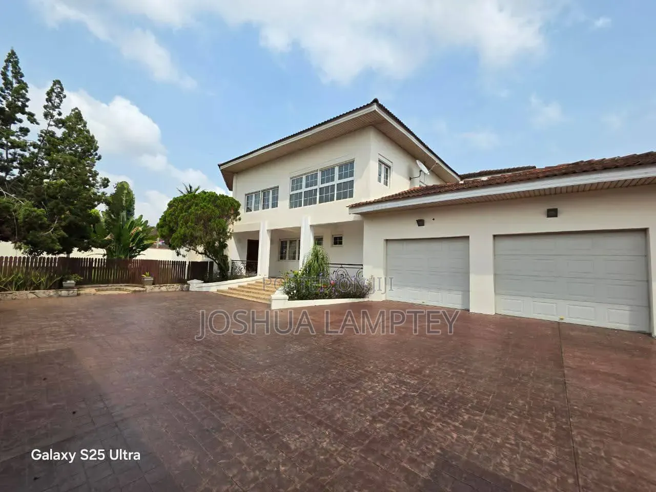 5bdrm House in East Legon Estate, Boundary Road Area for rent