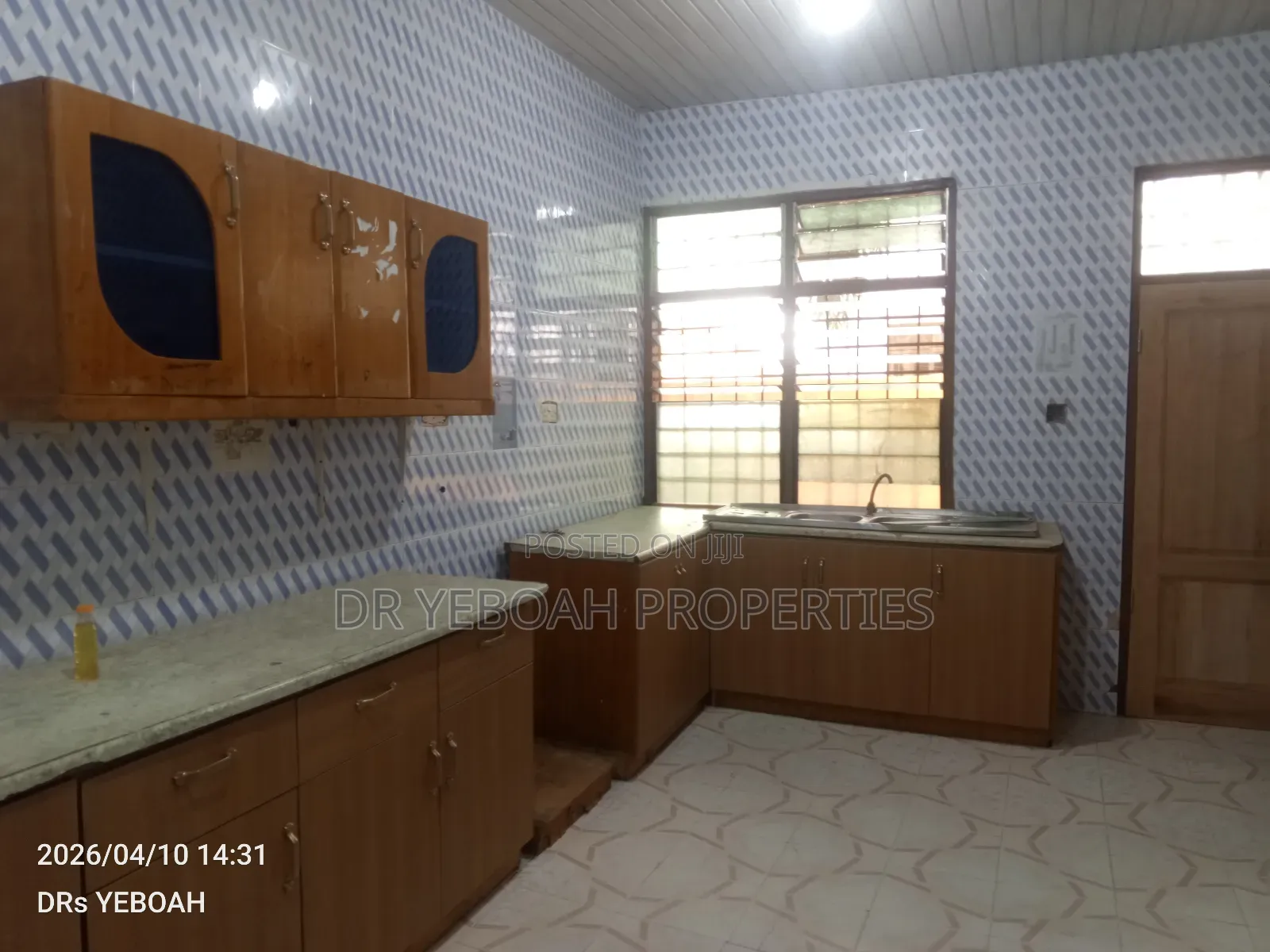6bdrm House in 6 Bedrooms Self for rent