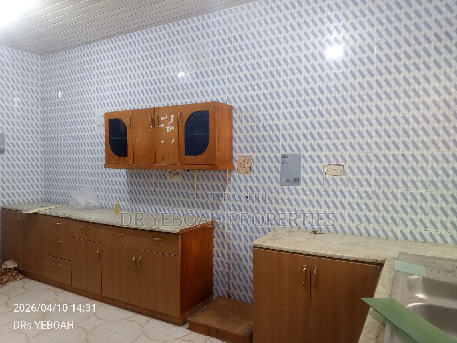 6bdrm House in 6 Bedrooms Self for rent