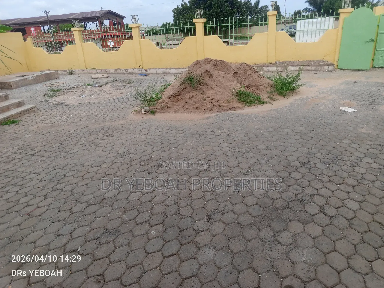 6bdrm House in 6 Bedrooms Self for rent
