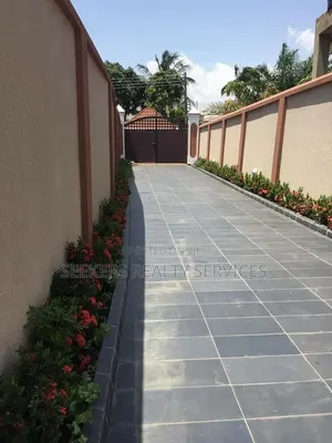 4bdrm House in Seekers Realty, Dzorwulu for rent