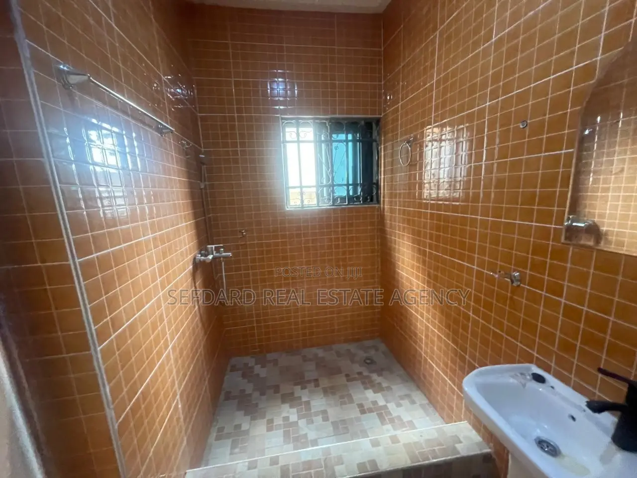4bdrm Duplex in Sefdard Properties, Pokuase for rent