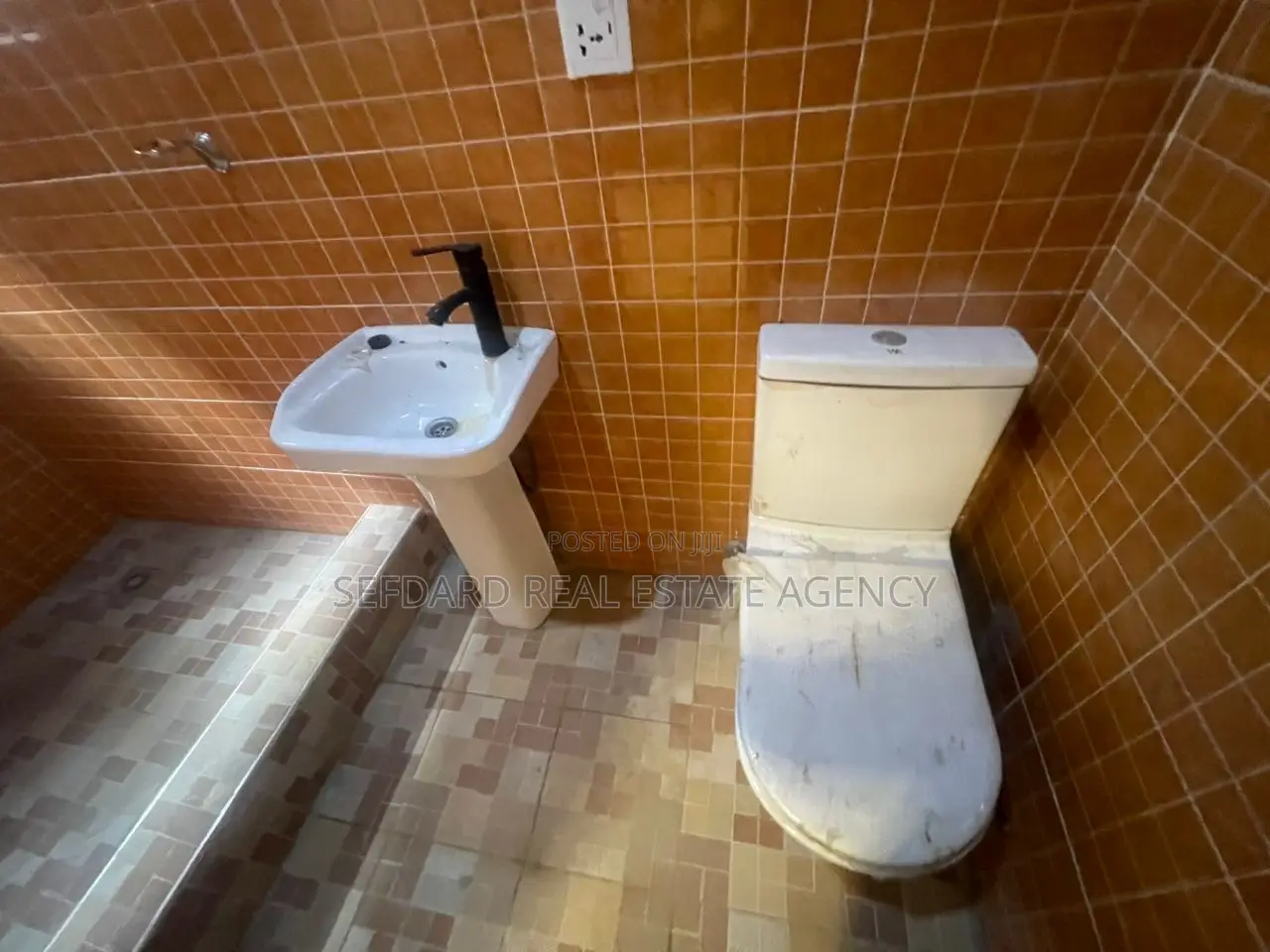 4bdrm Duplex in Sefdard Properties, Pokuase for rent
