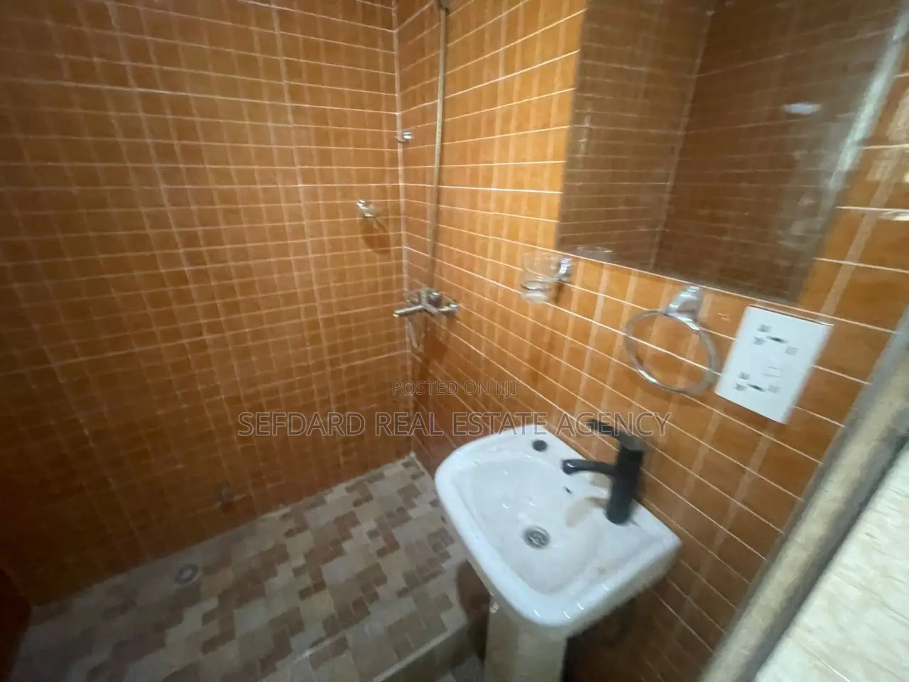 4bdrm Duplex in Sefdard Properties, Pokuase for rent