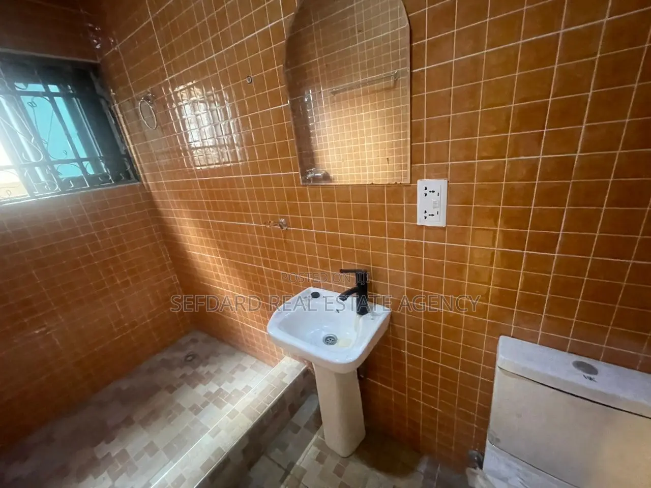 4bdrm Duplex in Sefdard Properties, Pokuase for rent
