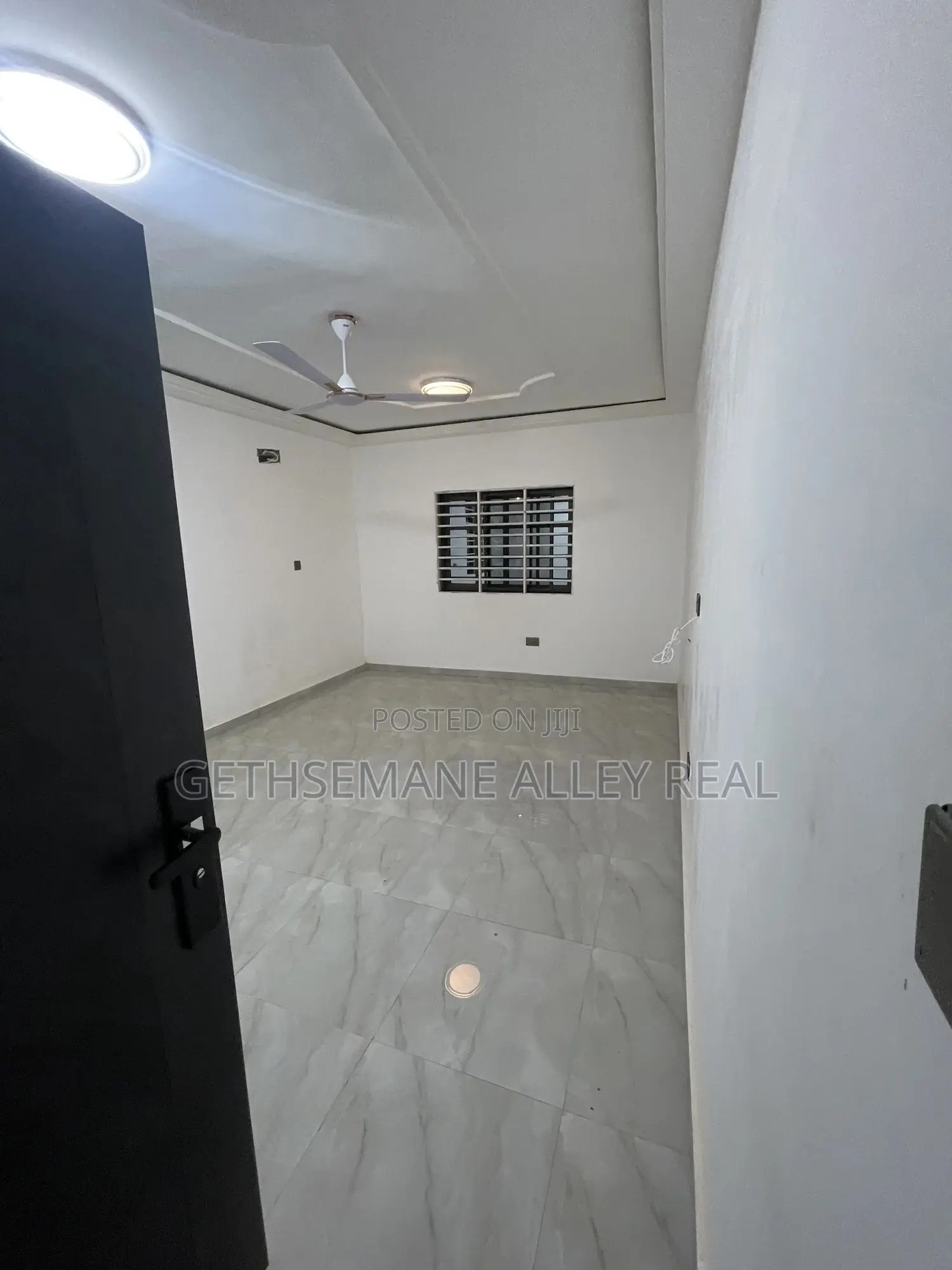 2bdrm Apartment in Gethsemeny Alley, West Hills Mall Area for rent