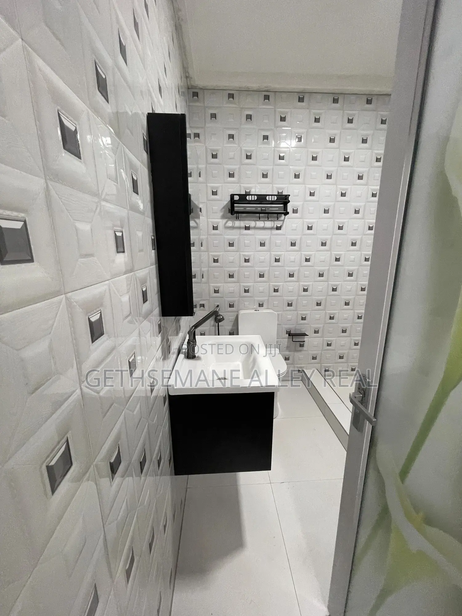 2bdrm Apartment in Gethsemeny Alley, West Hills Mall Area for rent